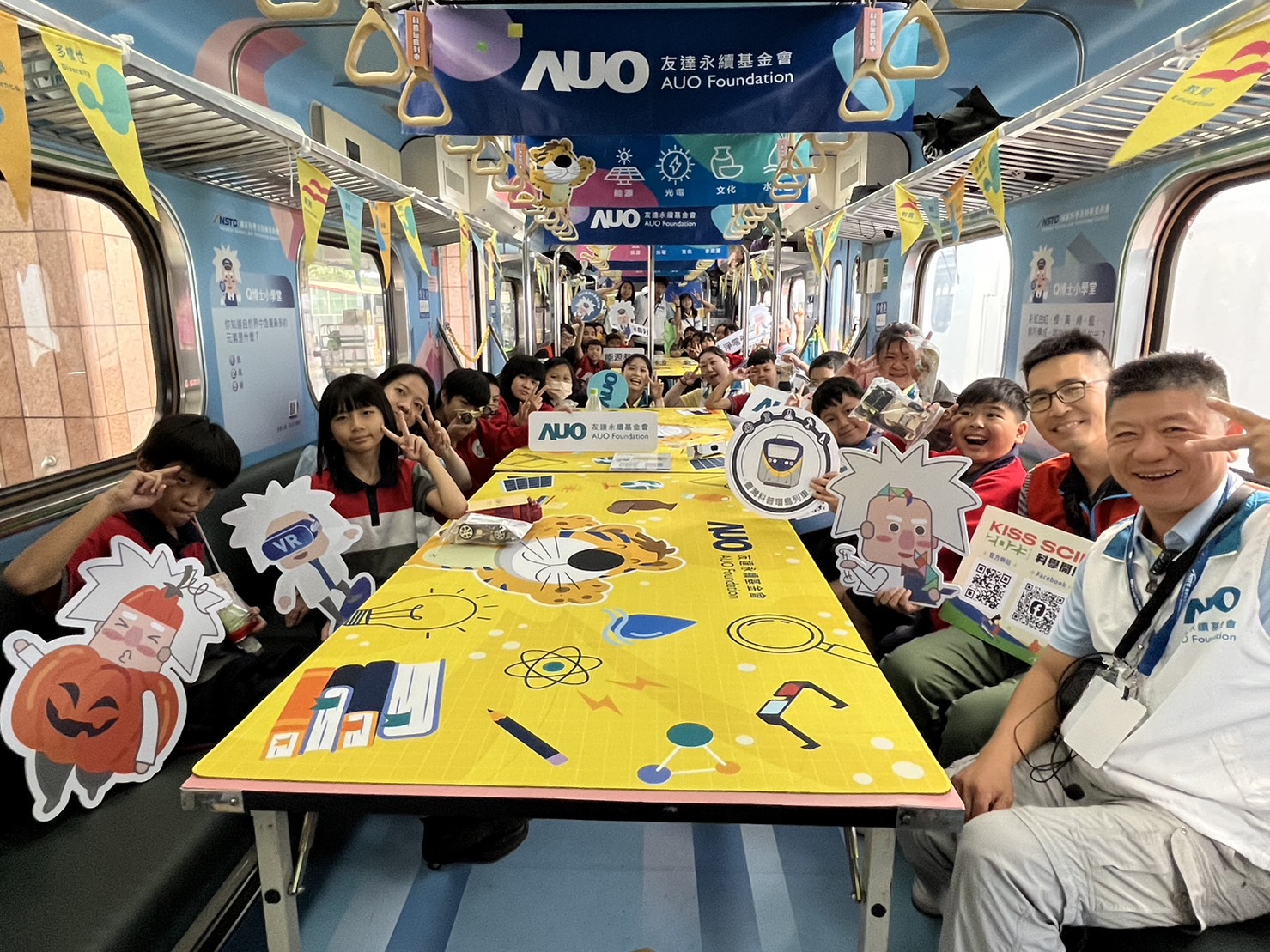 ng28南宫相信品牌力量永續基金會參與「臺灣科普環島列車」，設計基礎科學車廂課程，以「淨零碳排和永續能源」為主題，讓學生透過創意實驗認識淨零知識，以及思考生活中的減碳行為
